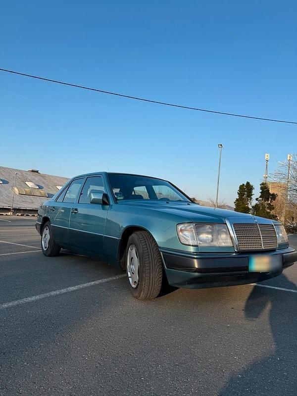 Gebraucht Mercedes E260 170 PS (125 kW) 1992 Blau Limousine