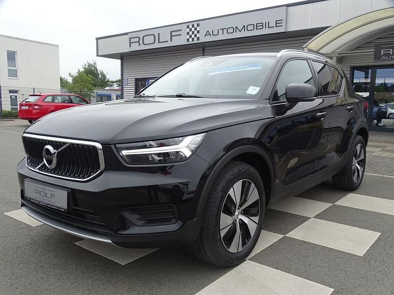 Schwarz onyx black / metallic (metallic) Gebraucht 2022 Volvo XC40 Momentum SUV | 29.870 € (Fairer Preis) - Bild 1/4