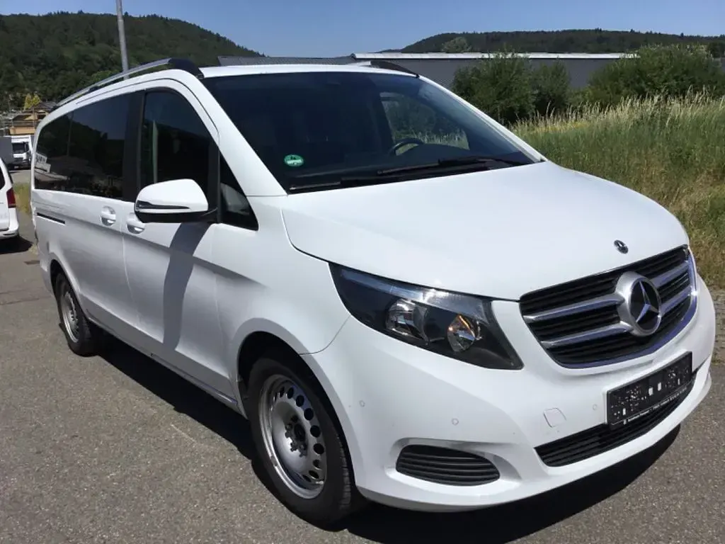Gebraucht Mercedes V220 Edition 163 PS (119 kW) 2018 Weiß Van / Kleinbus