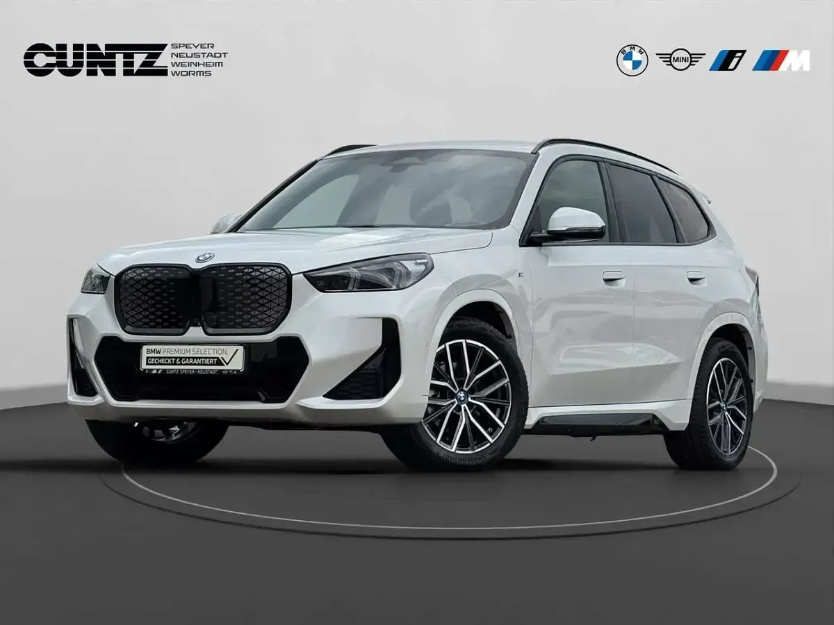 Gebraucht BMW iX1 M Sport 150 kW (204 PS) 2024 Mineralweiß SUV