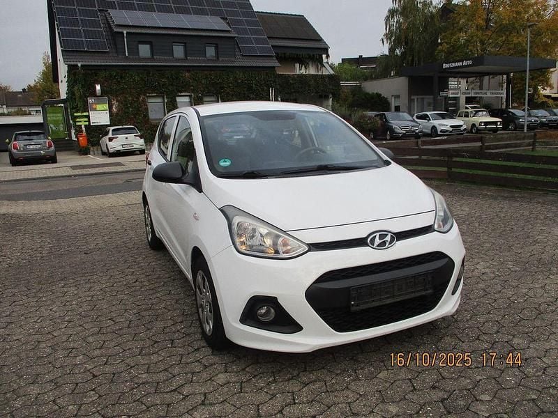 Weiß Gebraucht 2016 Hyundai i10 Trend Kleinwagen | 3.900 € (Guter Preis) - Bild 1/4