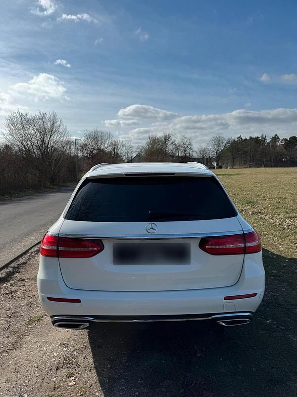 Gebraucht Mercedes E350 AMG 258 PS (189 kW) 2018 Weiß Kombi