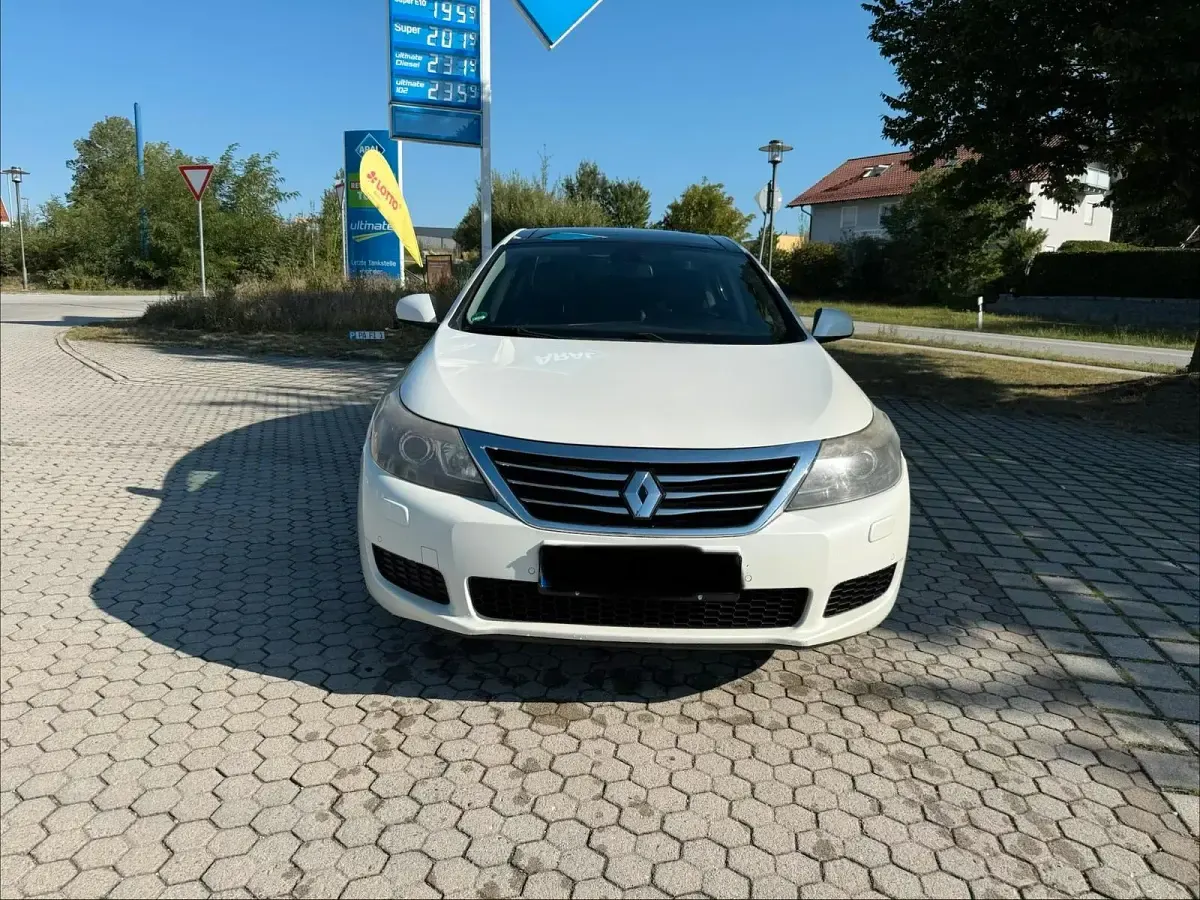 Gebraucht Renault Latitude 240 PS (176 kW) 2011 Weiß Limousine
