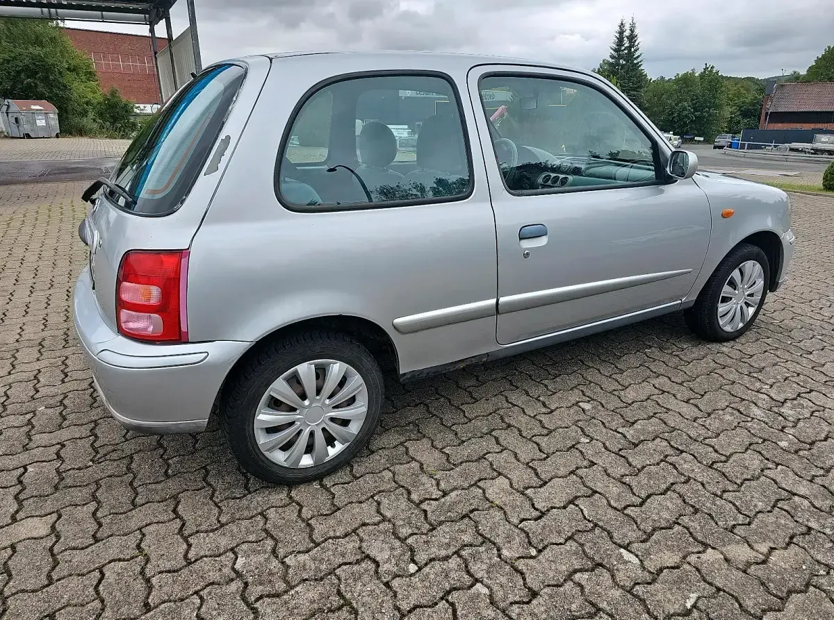 Gebraucht Nissan Micra 60 PS (44 kW) 2001 Silber Kleinwagen