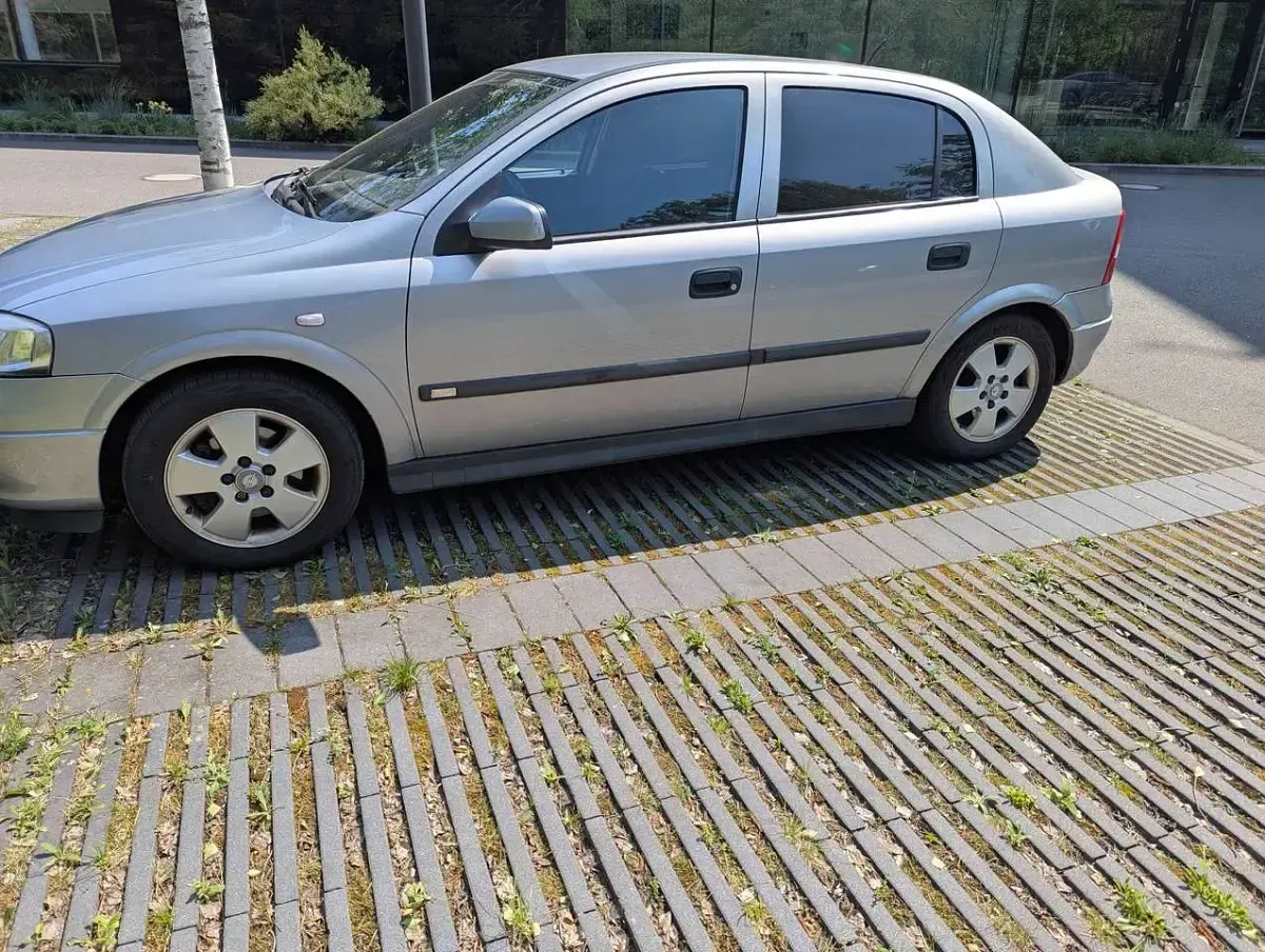Używany Opel Astra Elegance 147 KM (108 kW) 2002 Sedan/Limuzyna