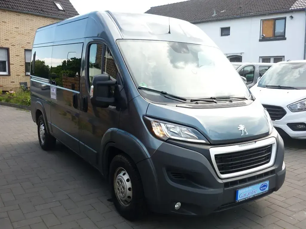 Gebraucht Peugeot Boxer 163 PS (119 kW) 2017 Eisengrau/metallic Van