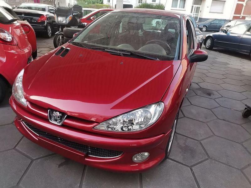 Rouge lucifer Gebraucht 2006 Peugeot 206 Filou Limousine | 3.950 € (Teuer) - Bild 1/4