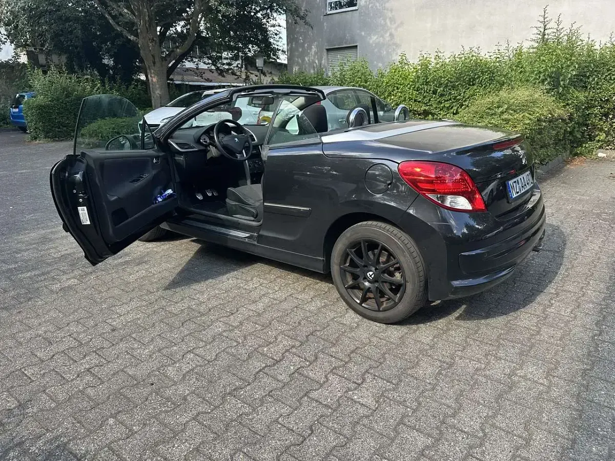 Gebraucht Peugeot 207 CC 120 PS (88 kW) 2012 Schwarz Cabrio