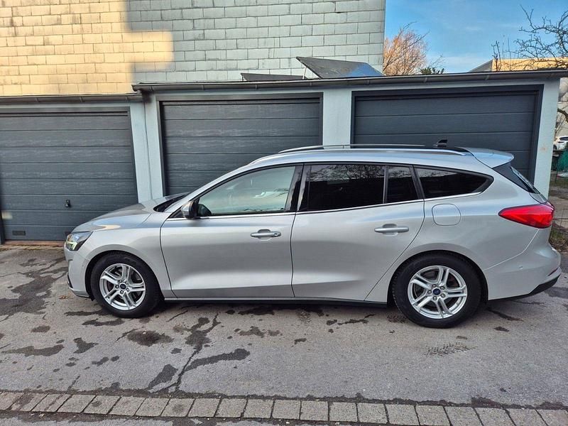 Gebraucht Ford Focus 120 PS (88 kW) 2019 Silber Kombi