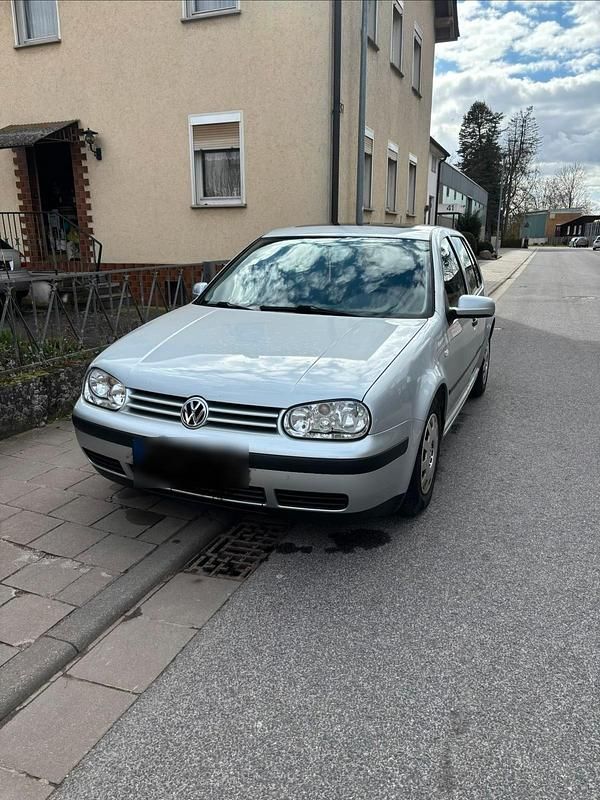 Gebraucht VW Golf IV 104 PS (76 kW) 2001 Silber Kleinwagen