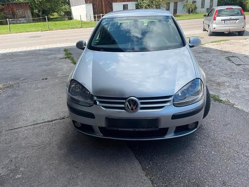 Grau Gebraucht 2004 VW Golf V Limousine | 2.499 € (Fairer Preis) - Bild 1/4