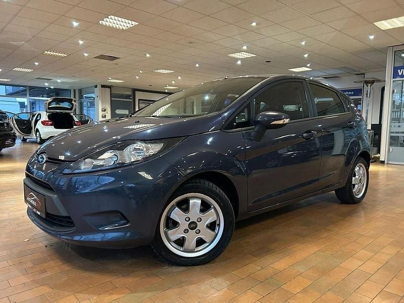Grau Gebraucht 2011 Ford Fiesta Trend Limousine | 6.290 € (Fairer Preis) - Bild 1/4