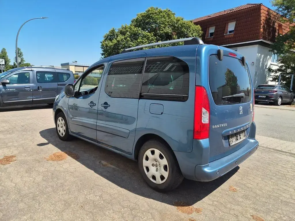 Gebraucht Peugeot Partner Tepee Family 111 PS (81 kW) 2011 Blau Van / Kleinbus