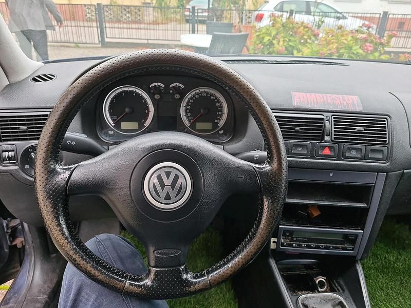 Blau Gebraucht 2005 VW Golf IV Kleinwagen | 1.650 € - Bild 1/4