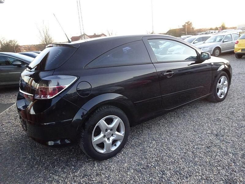 Gebraucht Opel Astra GTC Edition 90 PS (66 kW) 2008 Schwarz Limousine