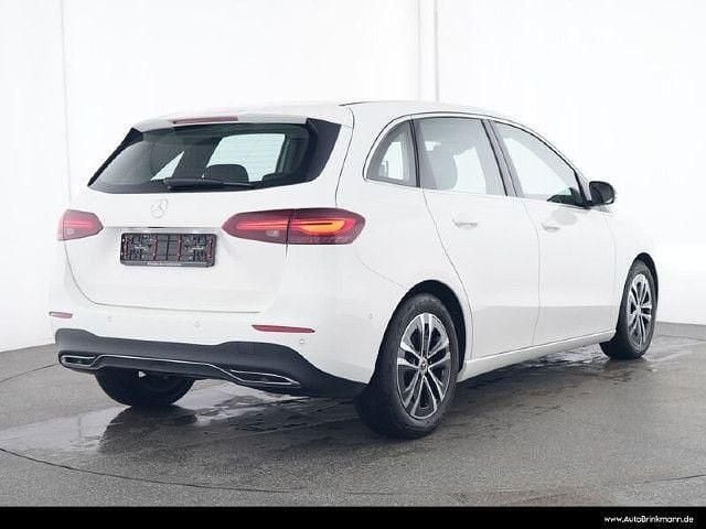 Unilack polarweiß Gebraucht 2024 Mercedes B180 Van / Kleinbus | 25.550 € (Superpreis) - Bild 1/4