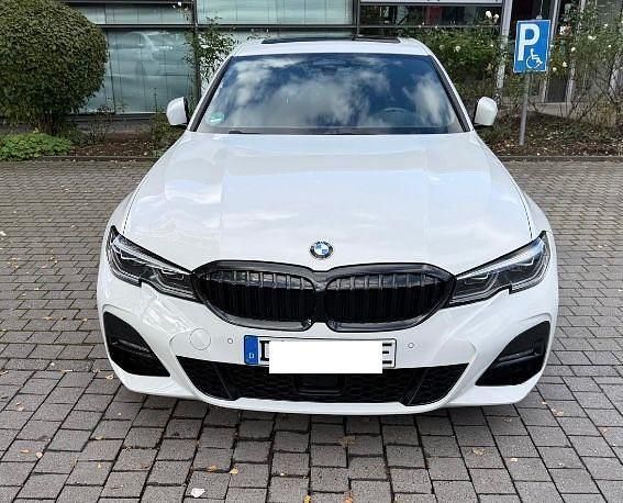 Weiß Gebraucht 2020 BMW 330e M Sport Limousine | 33.400 € (Fairer Preis) - Bild 1/4