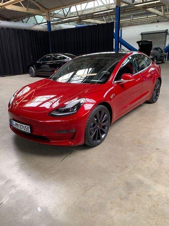 Rot Gebraucht 2020 Tesla Model 3 Performance Limousine | 22.900 € (Fairer Preis) - Bild 1/4