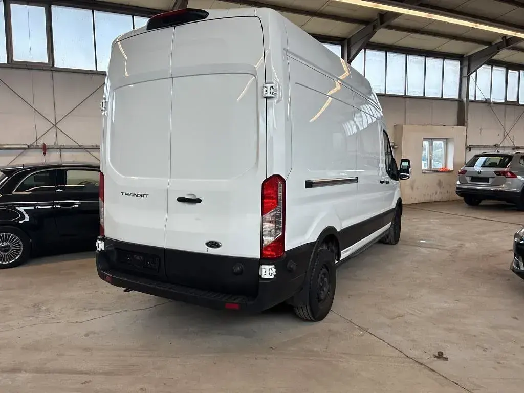 Używany Ford Transit 131 KM (96 kW) 2024 Biały Sedan/Limuzyna