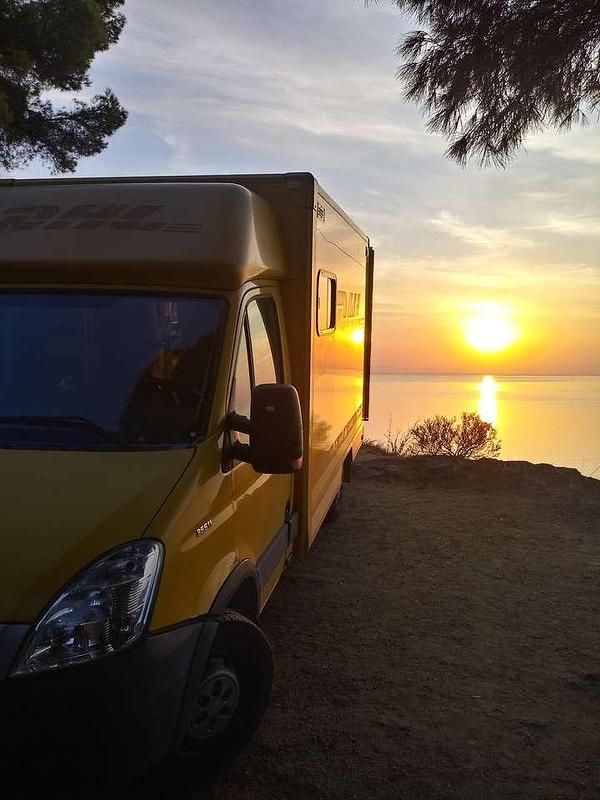 Second-hand Iveco Daily 106 CP (77 kW) 2011 Galben Berlinǎ