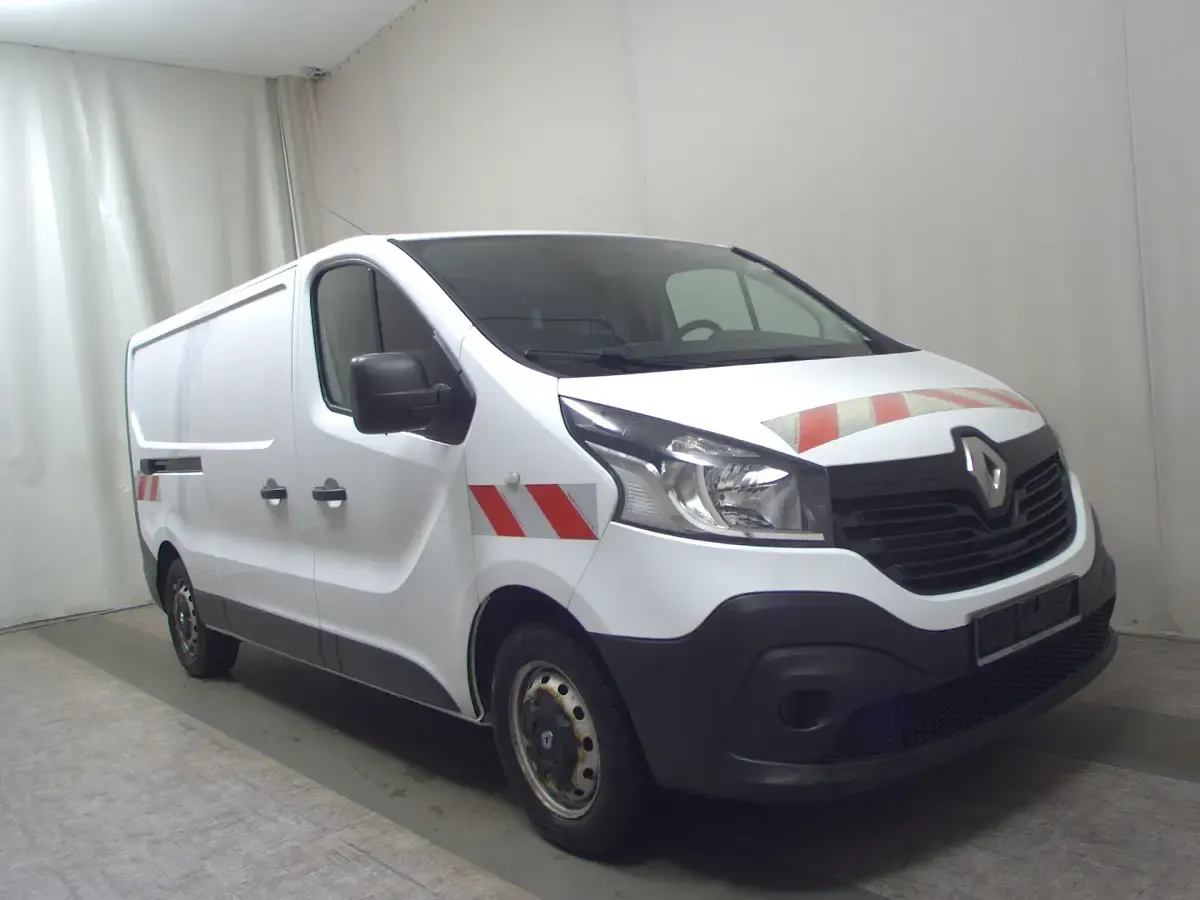 Second-hand Renault Trafic 121 CP (88 kW) 2018 Alb Monovolum