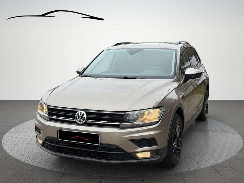 Titanium beige metallic Gebraucht 2018 VW Tiguan Trendline SUV | 13.990 € (Guter Preis) - Bild 1/4