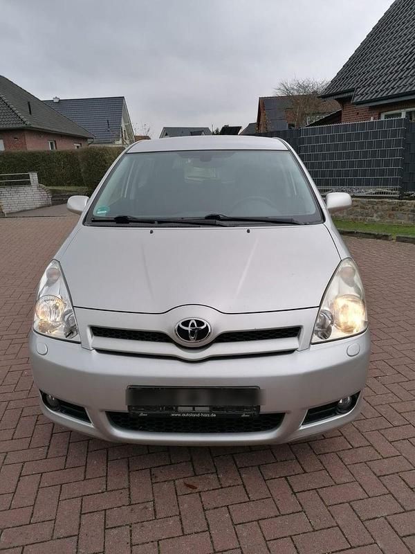 Silber Gebraucht 2006 Toyota Corolla Verso Sol Van / Kleinbus | 3.499 € (Fairer Preis) - Bild 1/4