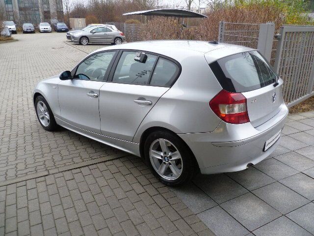 Gebraucht BMW 120 Advantage 163 PS (119 kW) 2004 Silber metallic Kleinwagen