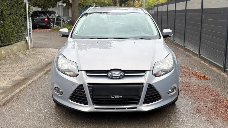 Grau Gebraucht 2012 Ford Focus Champions Edition Kombi | 3.500 € (Superpreis) - Bild 1/4