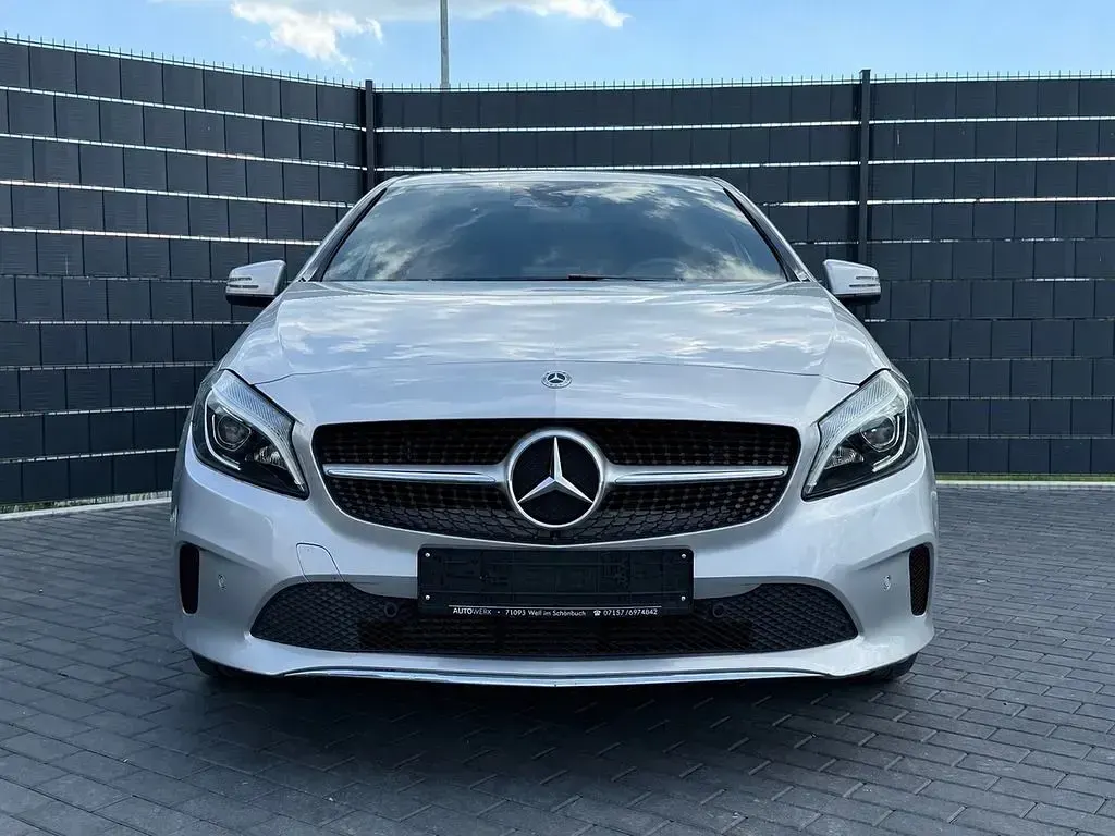 Gebraucht Mercedes A200 Urban 156 PS (114 kW) 2017 Silber Limousine