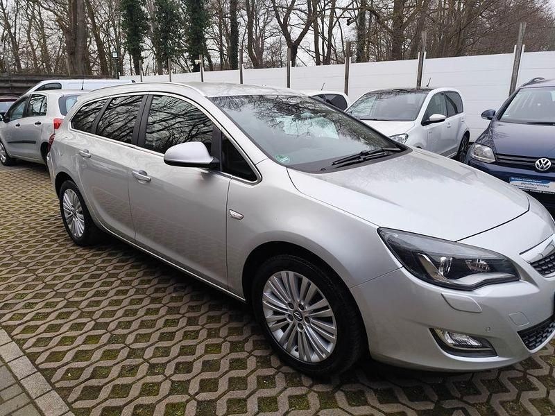 Gebraucht Opel Astra Innovation 125 PS (91 kW) 2011 Silber Kombi