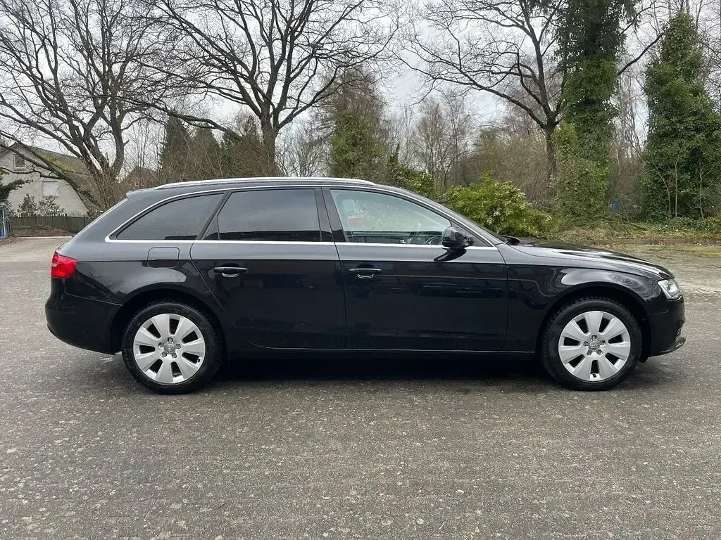 Używany Audi A4 Ambiente 150 KM (110 kW) 2014 Czarny Sedan/Limuzyna