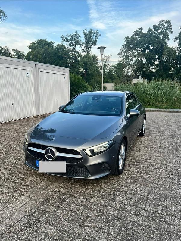 Grau Gebraucht 2021 Mercedes A220 Limousine | 23.500 € (Superpreis) - Bild 1/4
