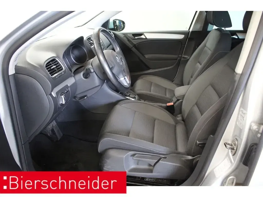 Gebraucht VW Golf VI Team 122 PS (89 kW) 2010 Silber Kleinwagen