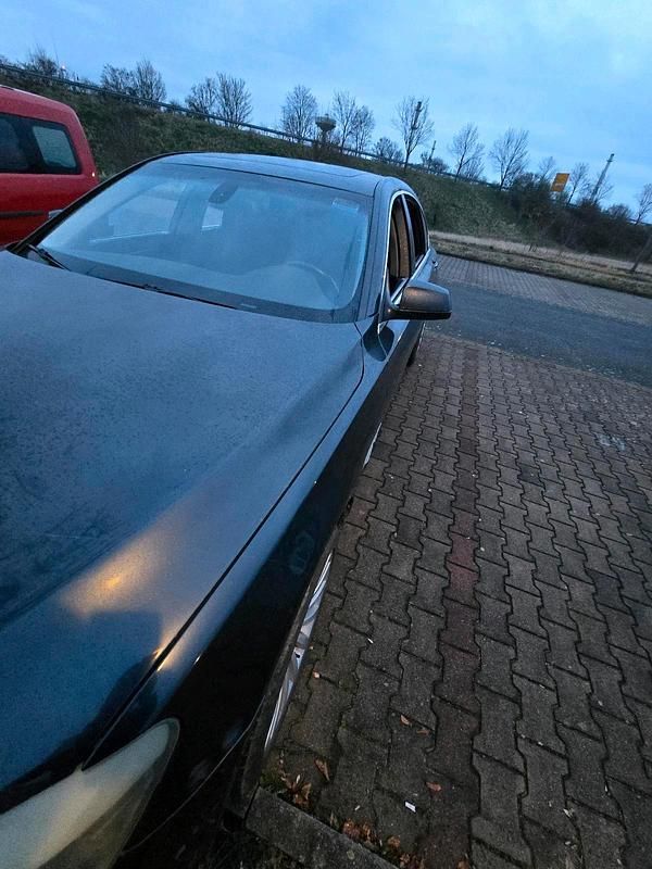 Gebraucht BMW 750 410 PS (301 kW) 2010 Schwarz Limousine