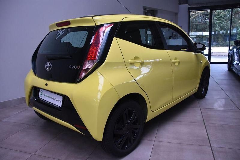 Gebraucht Toyota Aygo X-cite 69 PS (50 kW) 2016 Gelb Kleinwagen