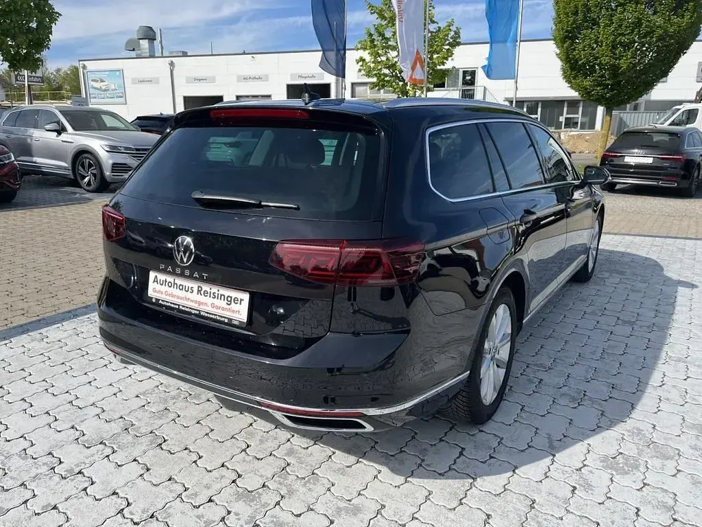 Gebraucht VW Passat Elegance 150 PS (110 kW) 2021 Deep black perleffekt Kombi