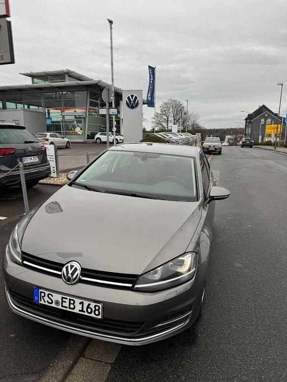 Grau Gebraucht 2013 VW Golf VII Highline Limousine | 10.350 € (Teuer) - Bild 1/4
