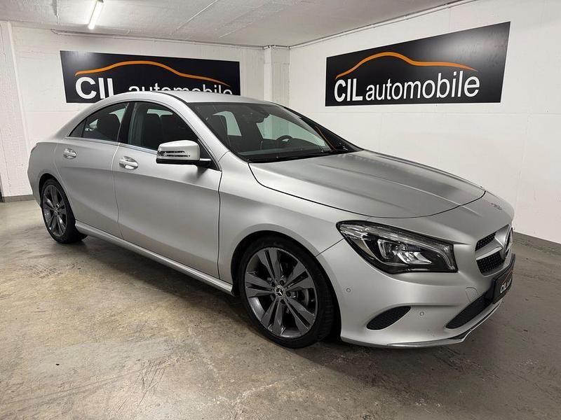 Silber Gebraucht 2019 Mercedes CLA200 AMG line Limousine | 23.950 € (Fairer Preis) - Bild 1/4