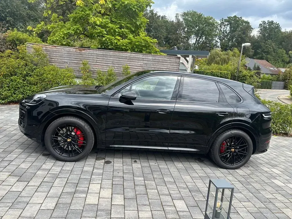 Gebraucht Porsche Cayenne S E-Hybrid Chrono 519 PS (381 kW) 2024 Schwarz SUV