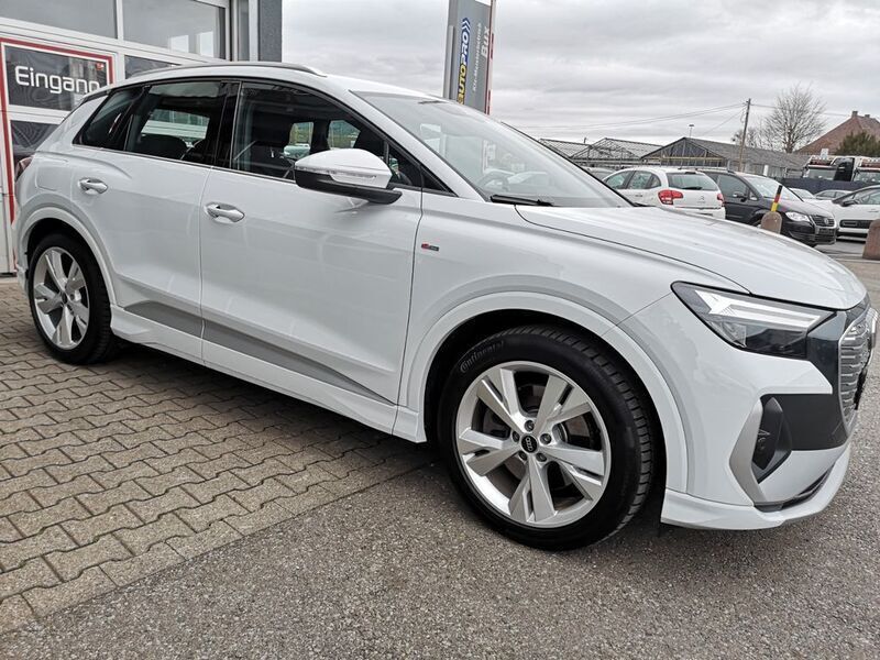 Gebraucht Audi Q4 e-tron S-Line 219 kW (299 PS) 2023 Gletscherweiß metallic SUV