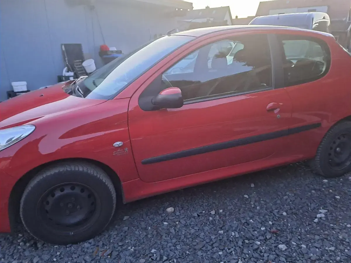 Gebraucht Peugeot 206+ 65 PS (47 kW) 2011 Rot Kleinwagen