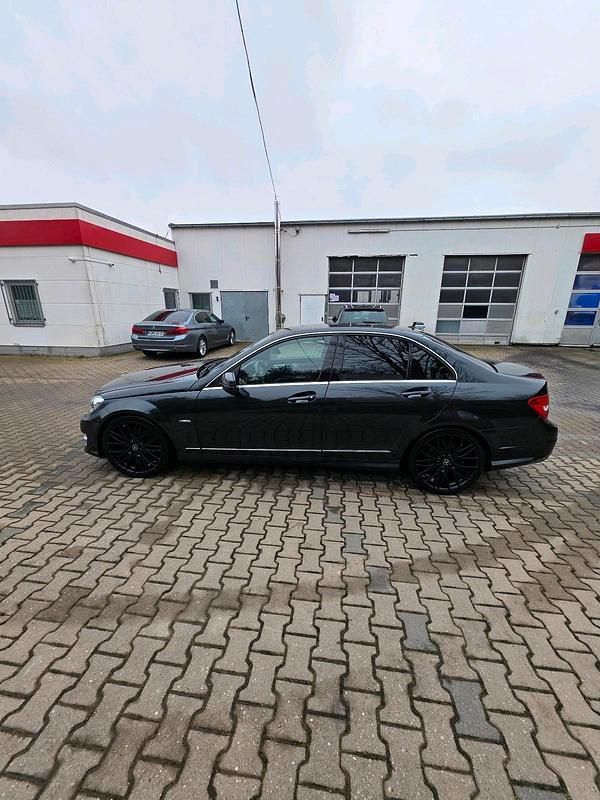 Gebraucht Mercedes C300 231 PS (169 kW) 2011 Schwarz Limousine