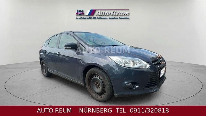 Grau Gebraucht 2013 Ford Focus Trend Limousine | 2.990 € (Superpreis) - Bild 1/4