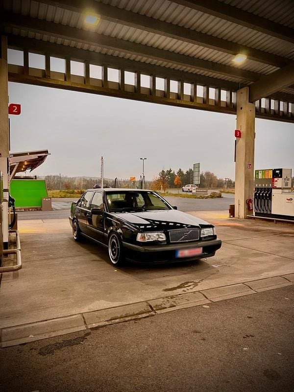 Second-hand Volvo 850 144 CP (105 kW) 1994 Negru Berlinǎ