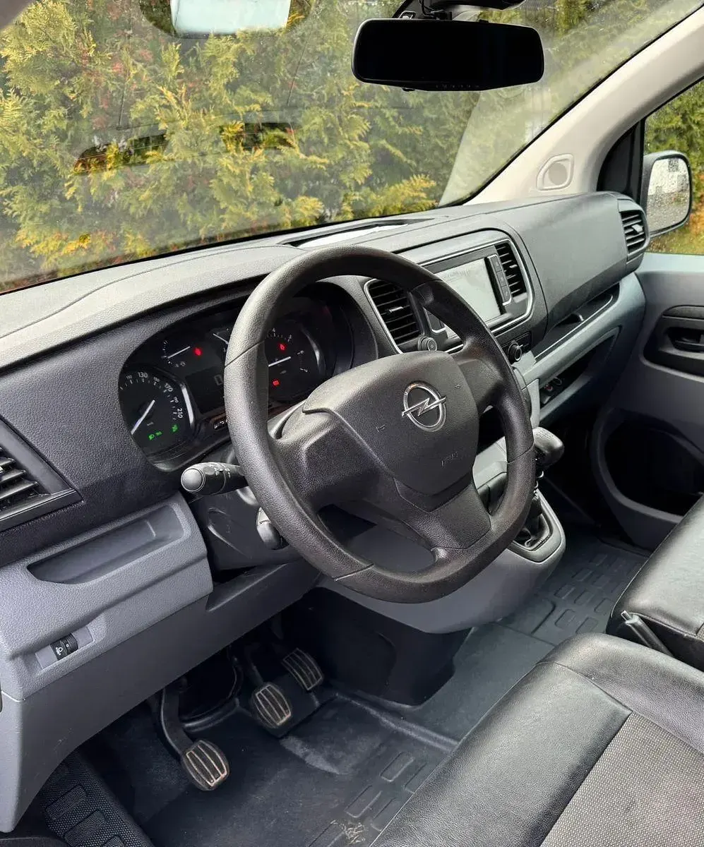 Używany Opel Vivaro 150 KM (110 kW) 2020 Biały Minivan
