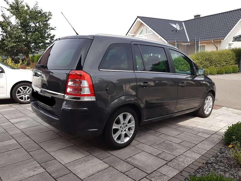 Gebraucht Opel Zafira Selection 140 PS (102 kW) 2011 Van / Kleinbus