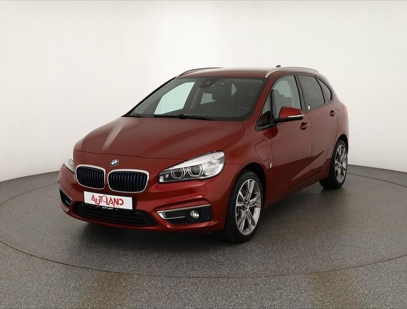 Rot Gebraucht 2017 BMW 225 Active Tourer Luxury Line Van / Kleinbus | 16.990 € (Teuer) - Bild 1/4
