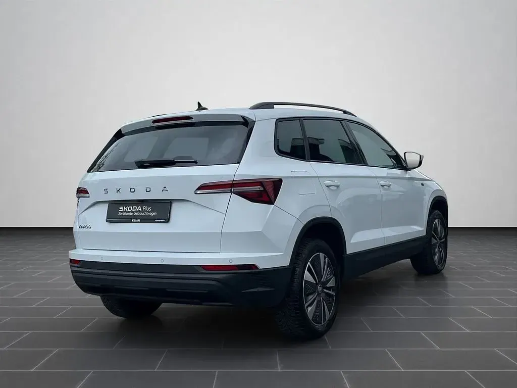 Gebraucht Skoda Karoq Tour 116 PS (85 kW) 2025 Moonweiß perleffekt (metallic) SUV