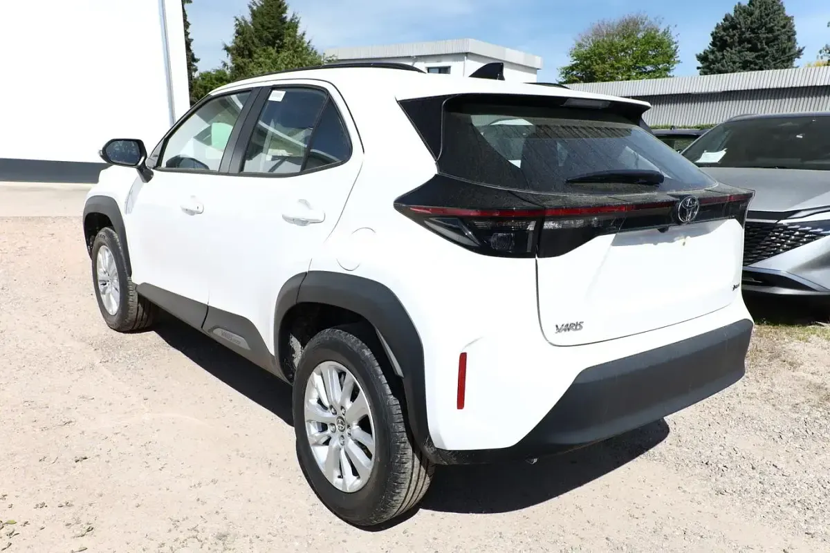 Neu Toyota Yaris Cross 92 PS (67 kW) 2026 Schnee weiß SUV